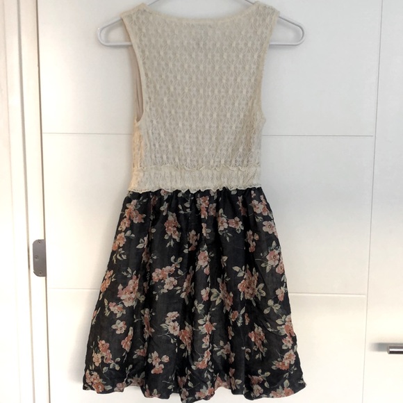 Dress with floral bottom - Picture 3 of 12